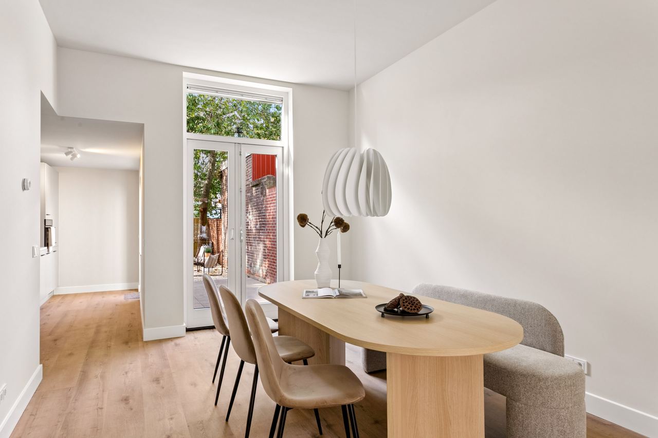 Eetkamer met tuindeuren