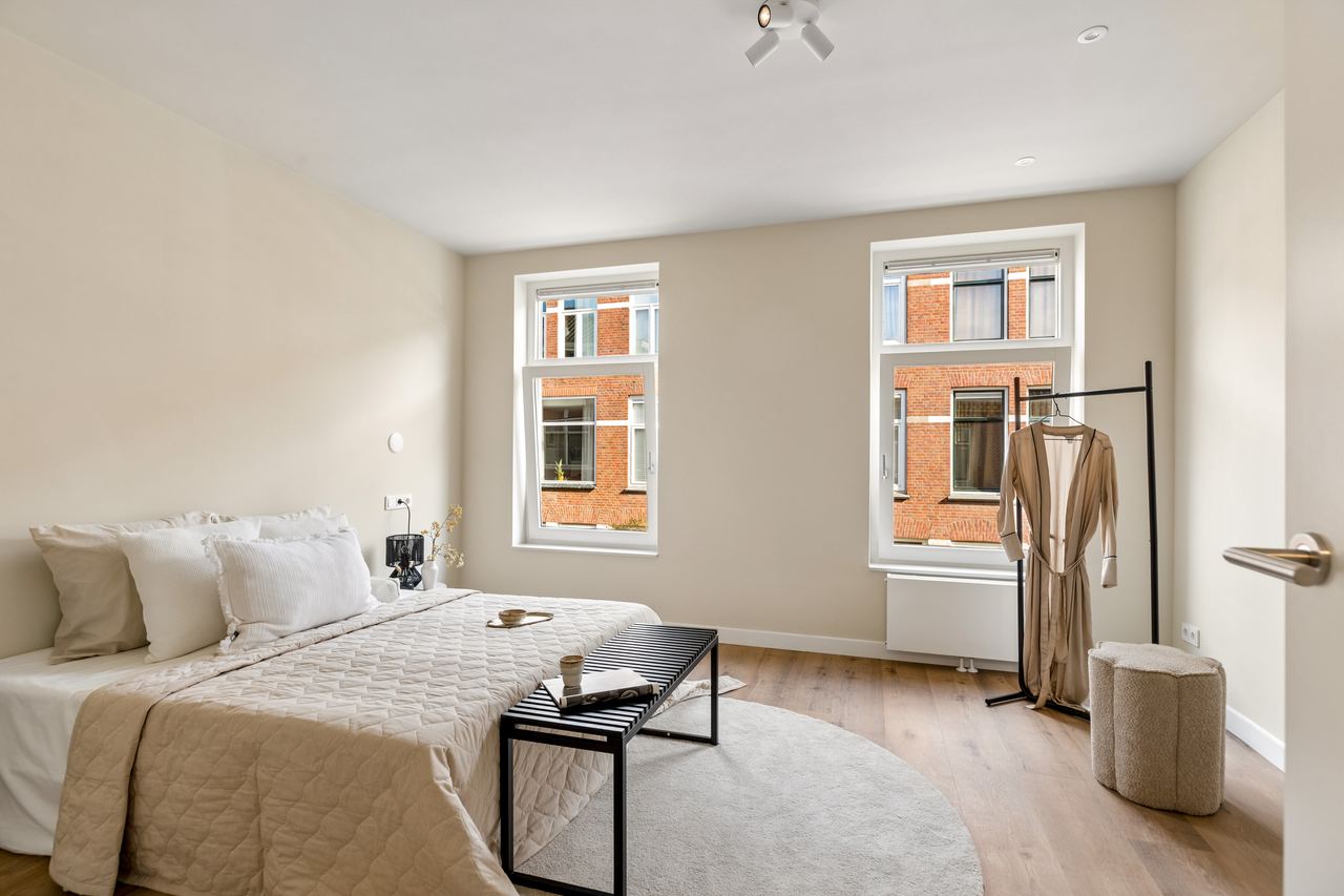 Master bedroom aan de voorzijde