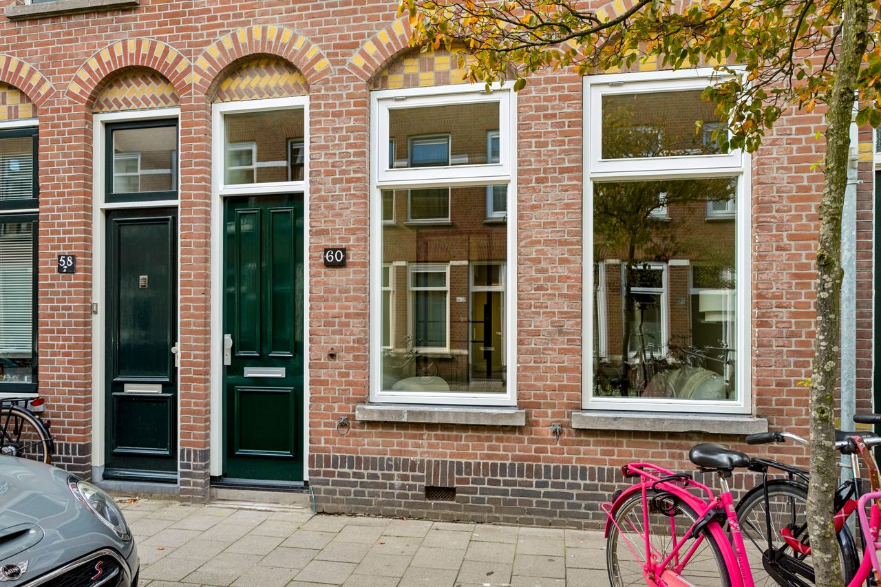 Entree met de groene voordeur
